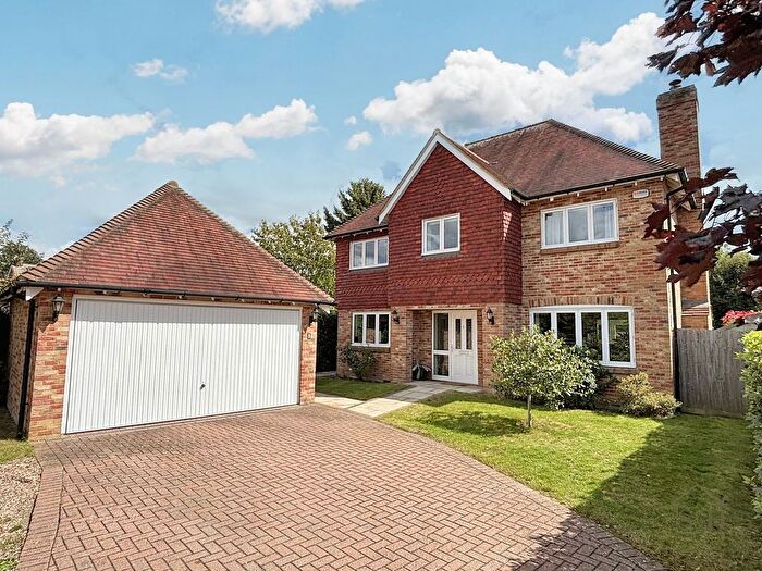 5 Bedroom Property For Sale In Badgers Close, Aldington, TN25