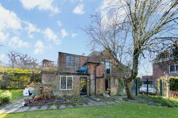 1 Bedroom Flat To Rent In Wildwood Road, London, NW11