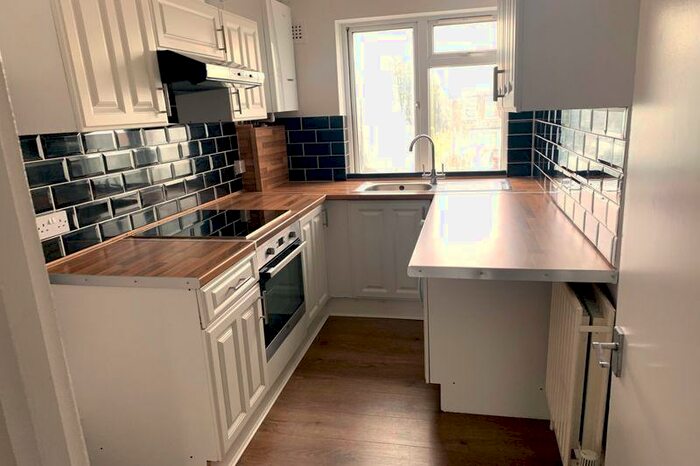 3 Bedroom Apartment To Rent In Rose Hill, Oxford, OX4