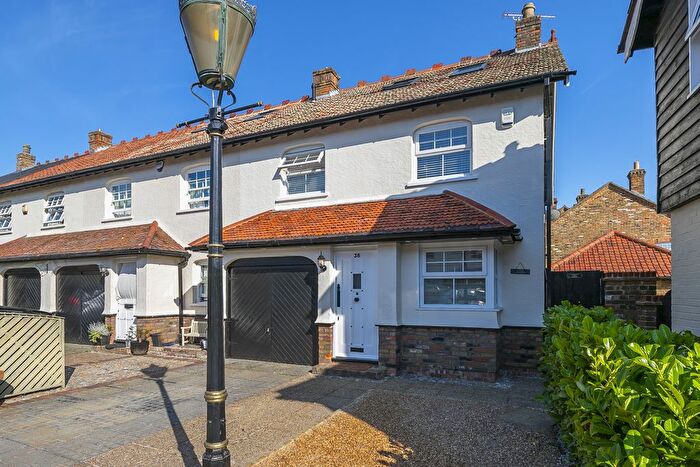 5 Bedroom Semi-Detached House To Rent In The Magpies, Epping Green, CM16