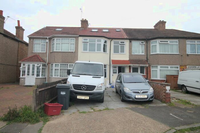 4 Bedroom Terraced House To Rent In Hounslow, Middlesex, TW4