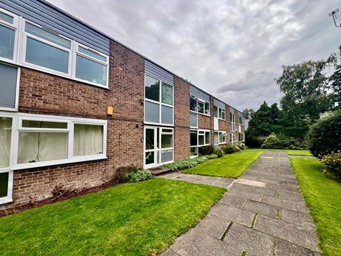 1 Bedroom Flat To Rent In Green View Court, Leeds, LS8