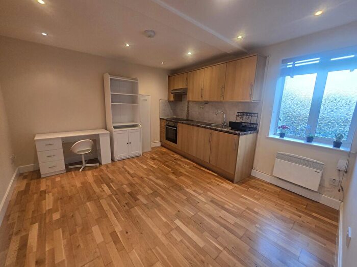 1 Bedroom Flat To Rent In Vivian Avenue, London, NW4