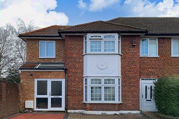 2 Bedroom Property To Rent In St. Andrews Road, London, W3