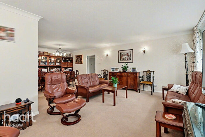 3 Bedroom Apartment For Sale In Lodge Close, Edgware, HA8