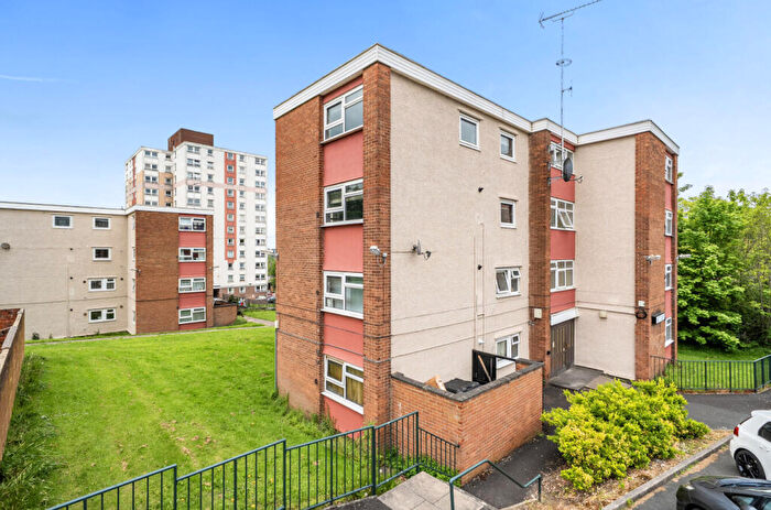 2 Bedroom Flat For Sale In East Court, Ebenezer Street, Farsley, Pudsey, LS28