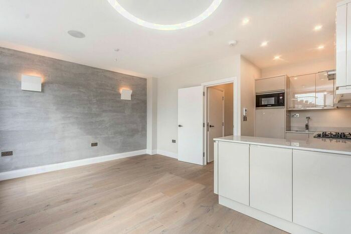 2 Bedroom Flat To Rent In Hornsey Road, Holloway, London, N7