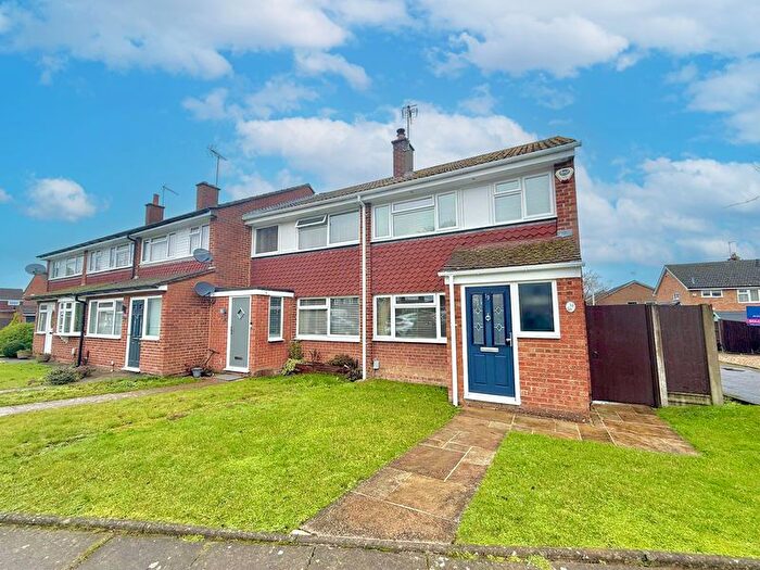 3 Bedroom End Terrace House For Sale In Cookfield Close, Dunstable, LU6