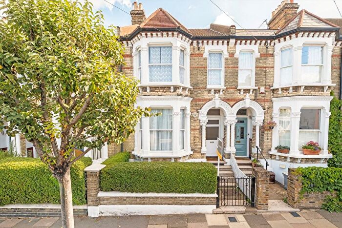 4 Bedroom Property For Sale In Chestnut Grove, Balham, SW12