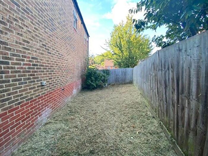 1 Bedroom Maisonette To Rent In Fairford Leys, Aylesbury, HP19