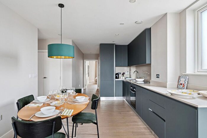 2 Bedroom Flat For Sale In Wyvil Road, SW8