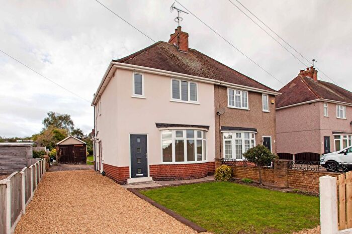 3 Bedroom Semi-Detached House For Sale In Wingfield Road, New Tupton, S42