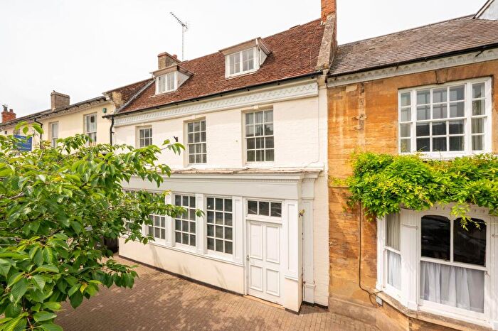 5 Bedroom Terraced House For Sale In High Street, Olney, MK46