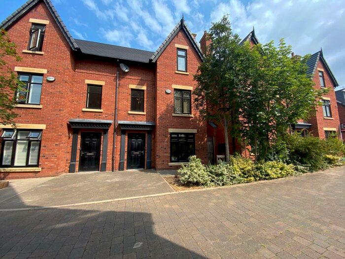 4 Bedroom Semi-Detached House To Rent In The Moorings, Worsley, M28