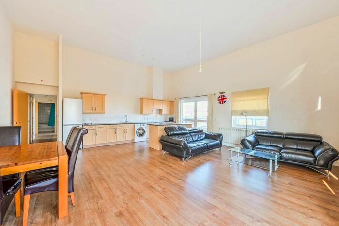 2 Bedroom Flat To Rent In Cline Road, Bounds Green, London, N11