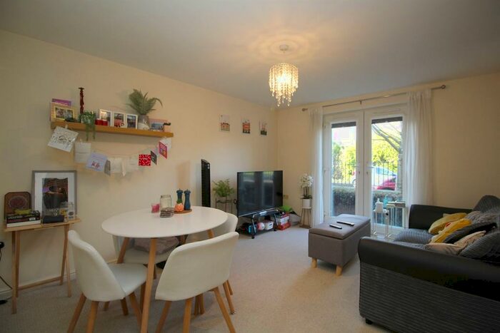 2 Bedroom Apartment To Rent In Field Farm Close, Loughborough, LE11
