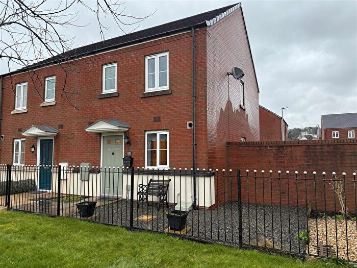 3 Bedroom Semi-detached House For Sale In Rhodfa Delme, Llanelli, SA15