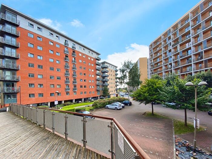 2 Bedroom Flat To Rent In City Walk, Leeds, West Yorkshire, LS11