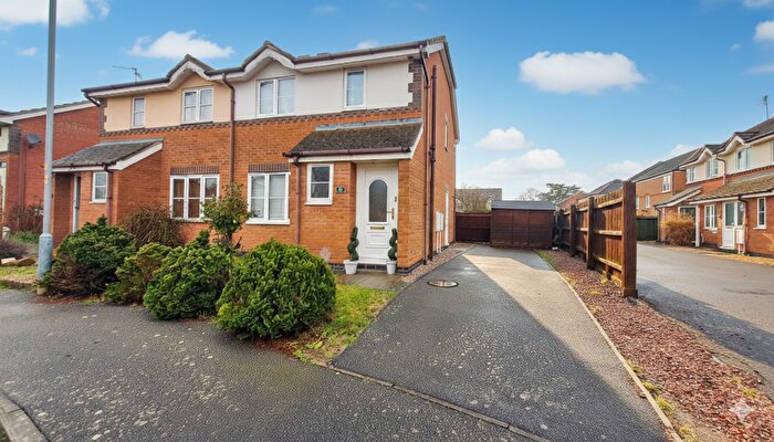 3 Bedroom Semi Detached House For Sale In Wakes Close, Bourne, PE10