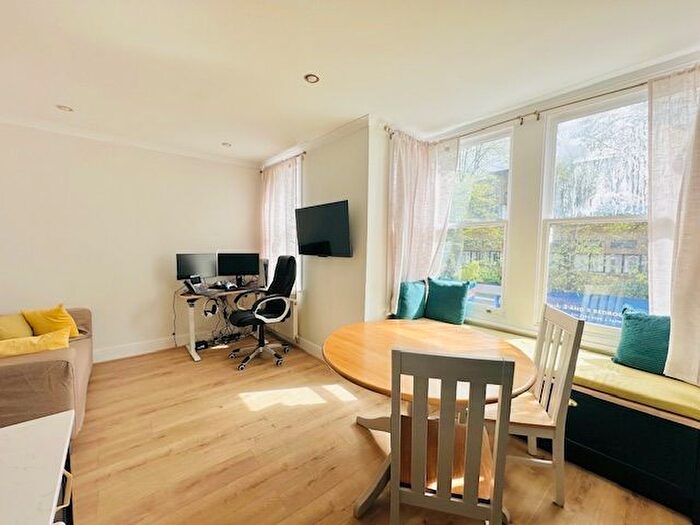 1 Bedroom Flat To Rent In Gordon Road, West Ealing, W13
