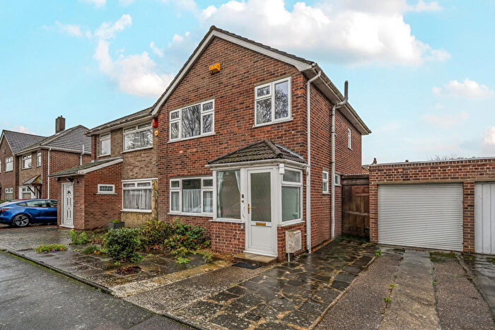3 Bedroom Semi Detached House For Sale In The Chase, Bexleyheath, DA7