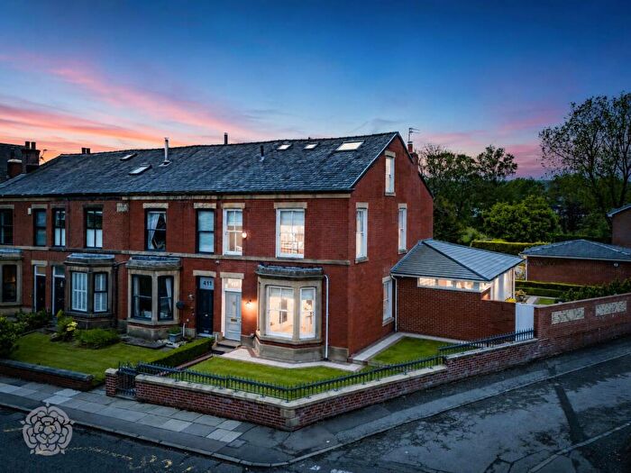 3 Bedroom End Of Terrace House For Sale In Holcombe Road, Greenmount, BL8