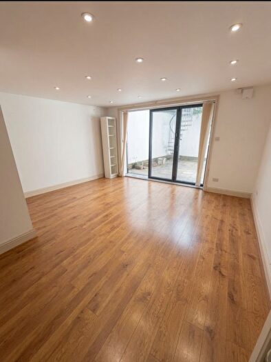 2 Bedroom Flat To Rent In Median Road, London, E5