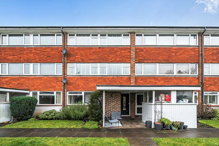 2 Bedroom Maisonette For Sale In High Street, Shepperton, TW17