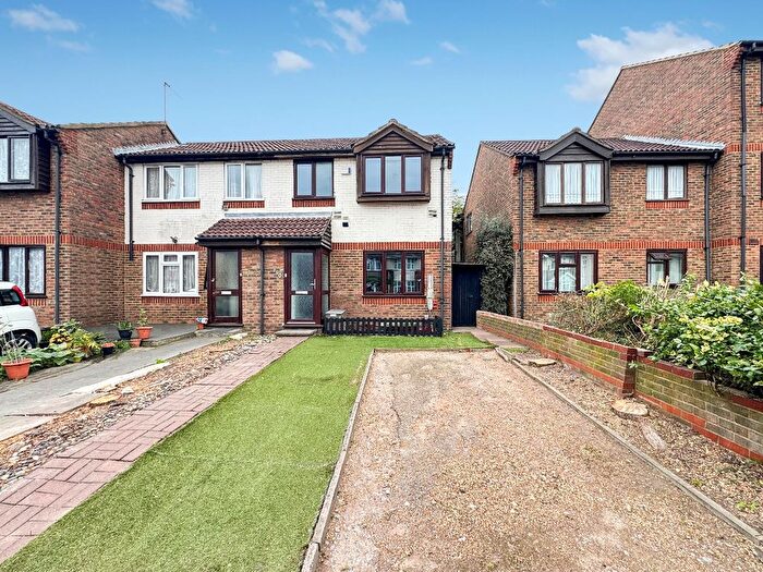 2 Bedroom End Of Terrace House To Rent In Springwell Road, Heston, Hounslow, TW5