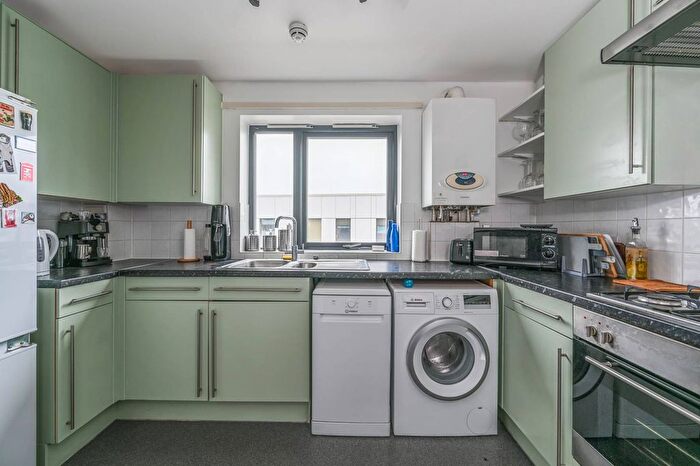 2 Bedroom Flat For Sale In Coade Court, Paradise Road, Clapham, London, SW4