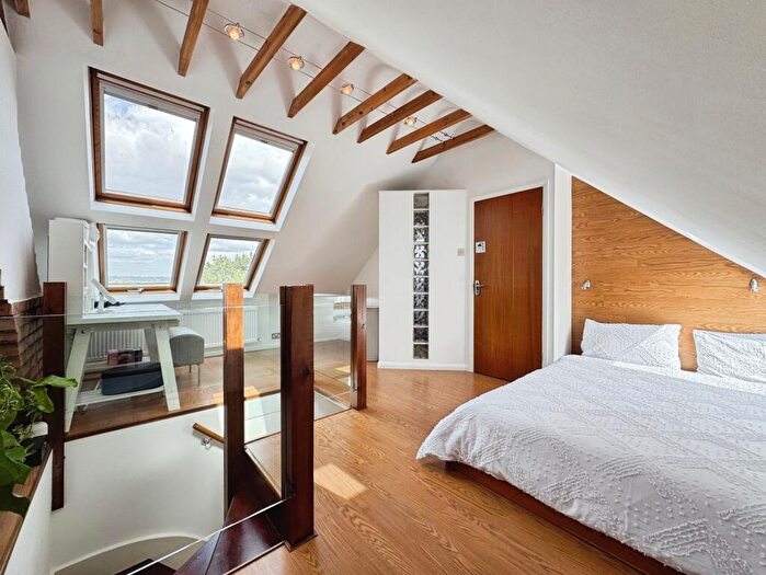 4 Bedroom Semi-Detached House For Sale In Hillside, London, NW9