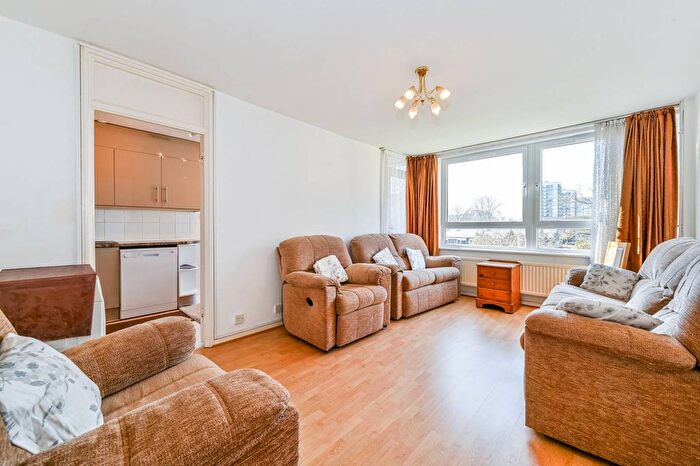 2 Bedroom Flat To Rent In Fermain Court, Islington, London, N1