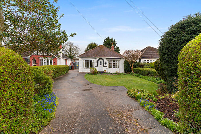 3 Bedroom Detached Bungalow For Sale In Humberston Avenue, Humberston, DN36
