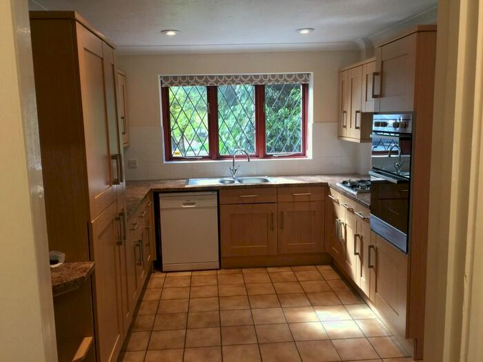 4 Bedroom Detached House To Rent In Dell Grove, Frimley, Camberley, GU16