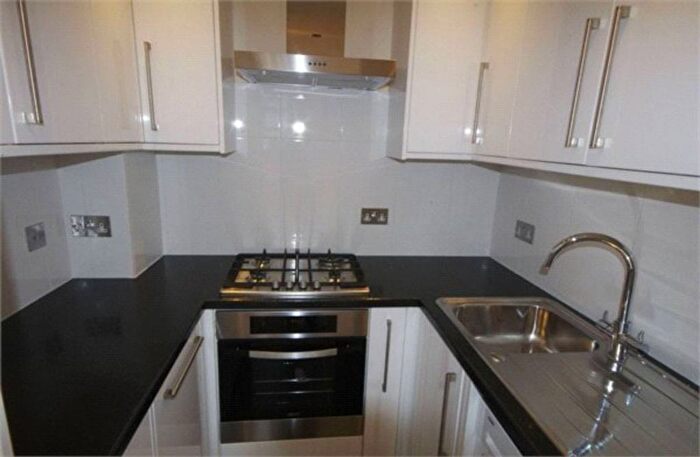 2 Bedroom Flat To Rent In Queens Road, Watford, WD17