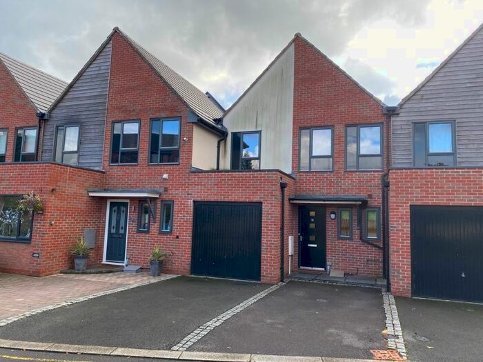 3 Bedroom Town House To Rent In Rosedawn Close East, Hanley, Stoke-On-Trent, ST1