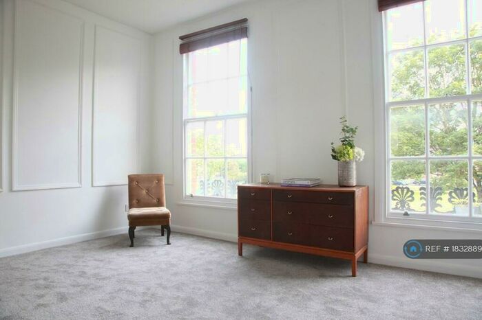 2 Bedroom Flat To Rent In Peckham, London, SE15