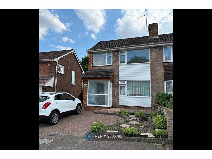 3 Bedroom Semi-Detached House To Rent In Sunningdale, Luton, LU2