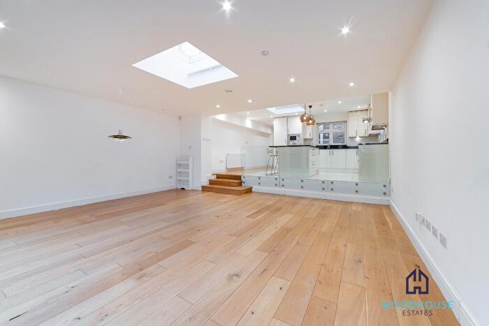 3 Bedroom Apartment To Rent In Arkwright Road, London, NW3