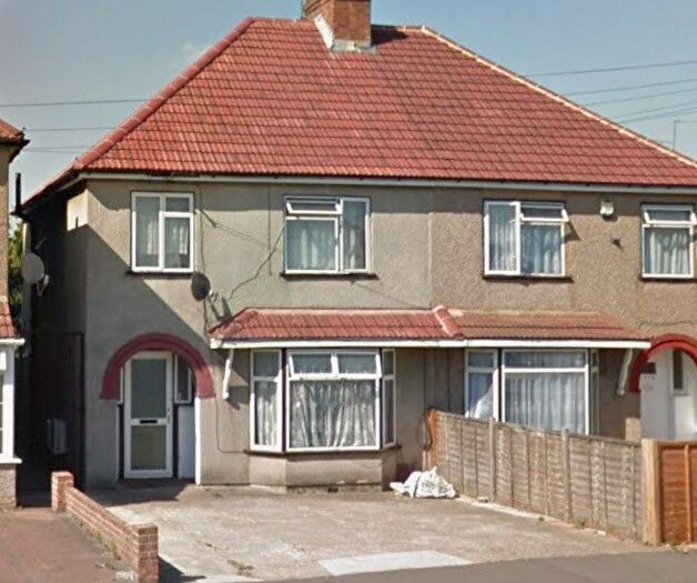 4 Bedroom Semi Detached House To Rent In North Hyde Road, Hayes, UB3