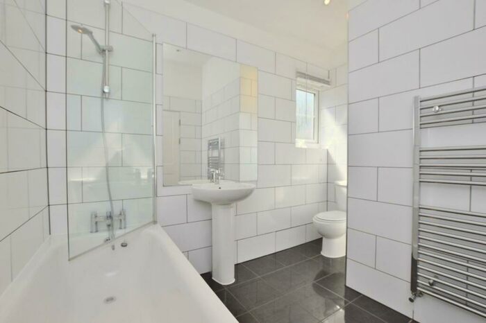 Studio To Rent In Harrow Road, London, E11