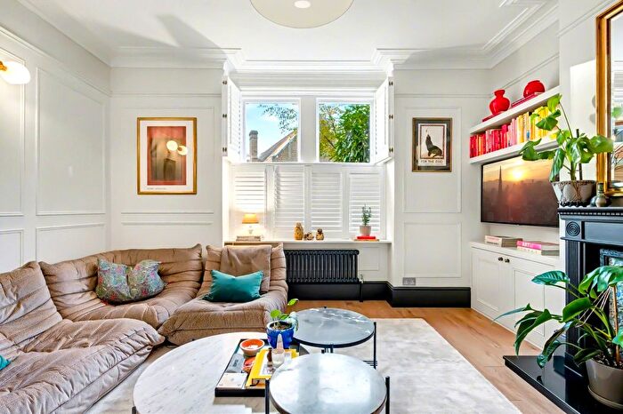 2 Bedroom Flat For Sale In Mill Lane, West Hampstead, London, NW6