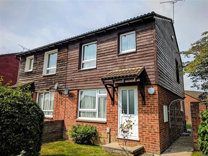 3 Bedroom Semi-Detached House To Rent In Cypress Avenue, Ashford, TN23