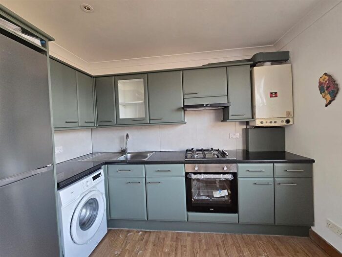 1 Bedroom Flat To Rent In - Kingsland High Street, London, E8