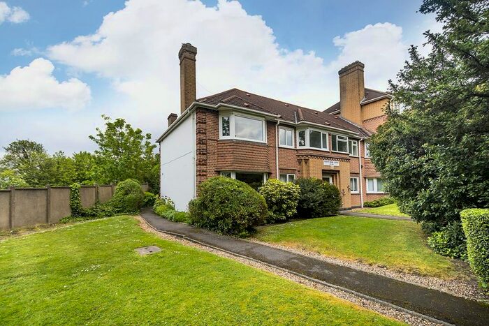 2 Bedroom Flat To Rent In South Bank Lodge, Surbiton, KT6