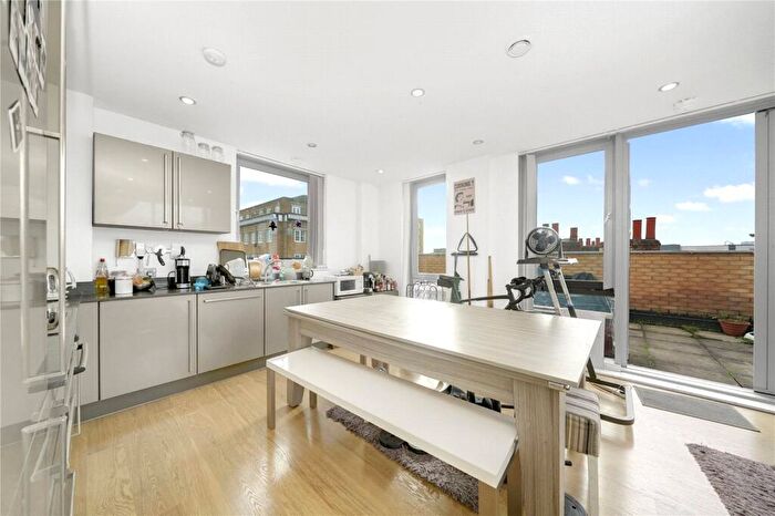 3 Bedroom Apartment For Sale In Salton Square, E14