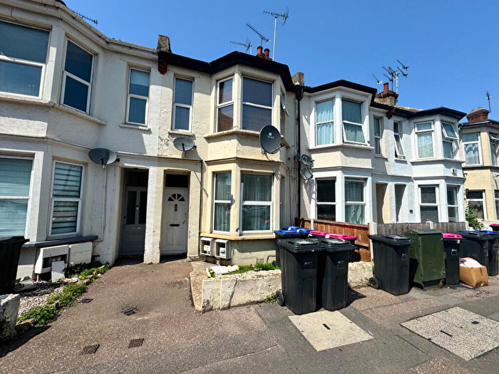 1 Bedroom Flat For Sale In East Street, Southend-On-Sea, SS2
