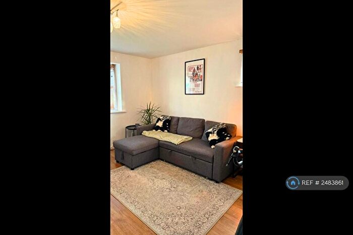 1 Bedroom Flat To Rent In Pinegrove Court, Southampton, SO19