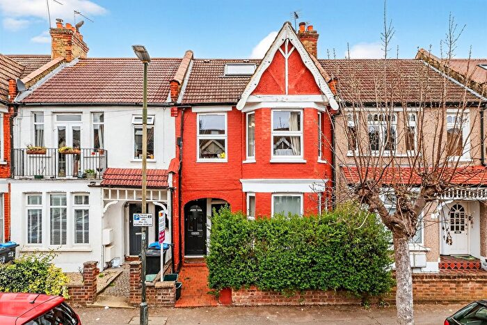 2 Bedroom Flat For Sale In Oxford Avenue, London, SW20