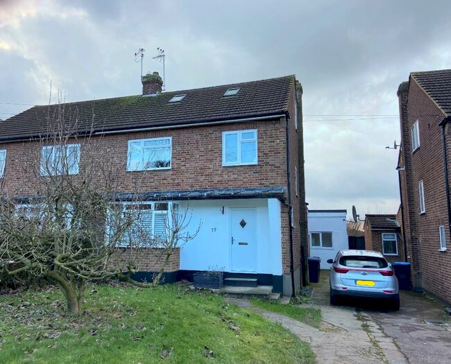 4 Bedroom Semi-Detached House To Rent In Bradmore Green, AL9
